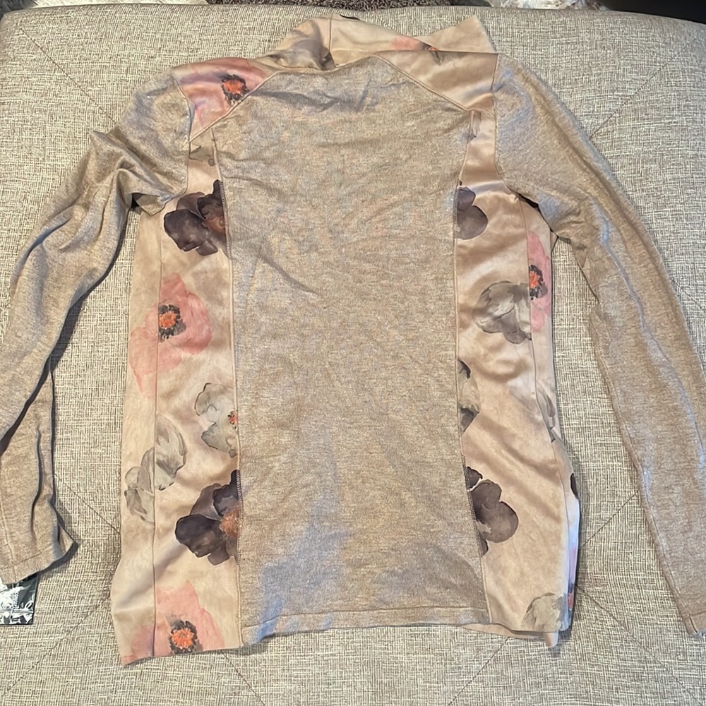 INC open sweater with suede like floral detail NWT - Picture 5 of 6